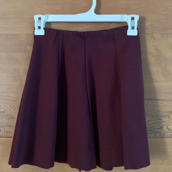 Brandy Melville pleated pull on skirt size small - Picture 4 of 4